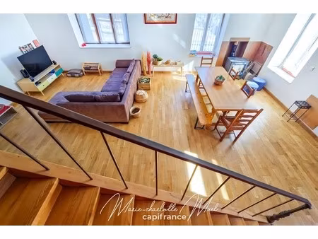 maison 4 pièces avec cour et terrasse à fleurie