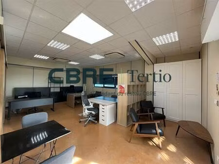 location bureau larçay 52 m²