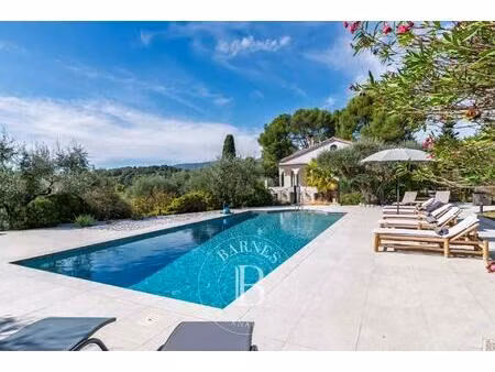 roquefort-les-pins - villa de caractère avec maison d’amis et 3 appartements indépendants.