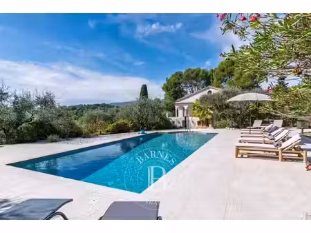 roquefort-les-pins - villa de caractère avec maison d'amis et 3 appartements indépendants.