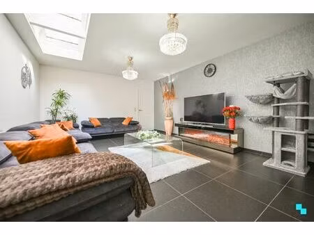 ruime woonst met vijf slaapkamers nabij centrum izegem