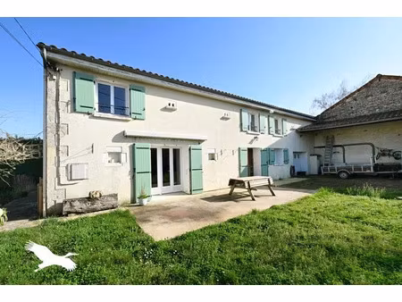 vente maison 8 pièces 270 m² à la rochefoucauld (16110)  179 655 €