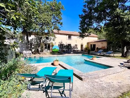 mas campagne de saint didier 234 m² sur 4000 m² de terrain clos avec piscine