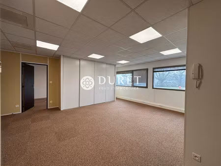 location local professionnel 60m² montaigu vendee 85600