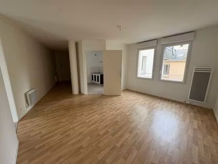 location appartement 3 pièces 65 m² à la châtre (36400)