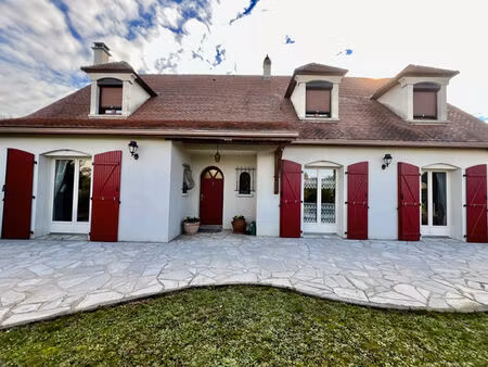 magnifique pavillon de maçon