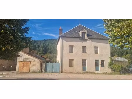 partie d'un ancien château seigneurial dont les origines remontent au xiième