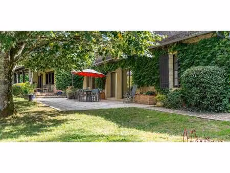 propriété avec piscine et jardin villamblard (24)