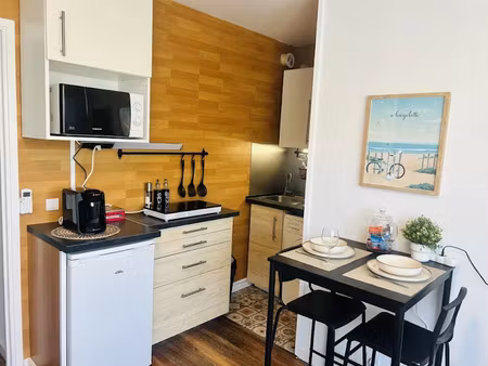 location meublée appartement 1 pièce 18 m² à hyeres (83400)  590 €