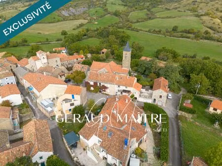 maison de village avec studio indépendant en rdc.