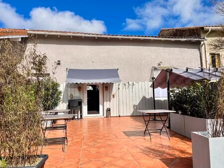 centre-ville  jardin  espace de stationnement fermé