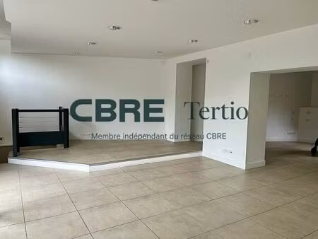 location commerce saint-cyr-sur-loire 66 m²