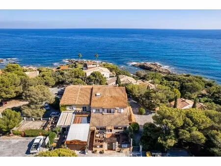 achat local commercial 488m² roquebrune sur argens 83380