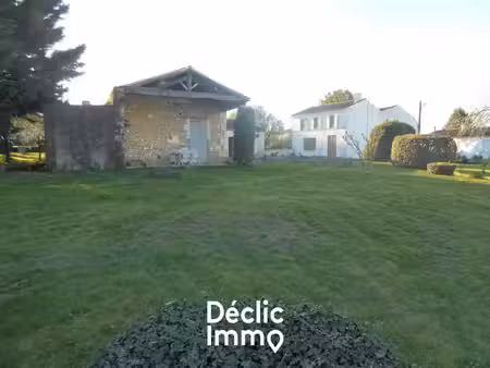 corps de ferme  grand potentiel  possibilité de 4 logements ou gîtes..sur terrain de 2980 