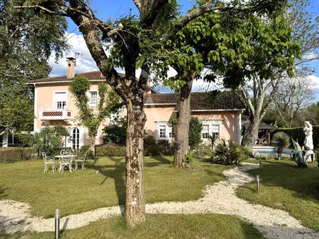 vente maison 9 pièces  173.00m²  roquefort