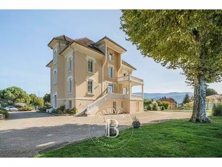maison de maître avec vue dégagée   piscine chauffée et spa