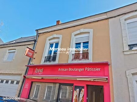 immeuble 3 pièces 196 m²