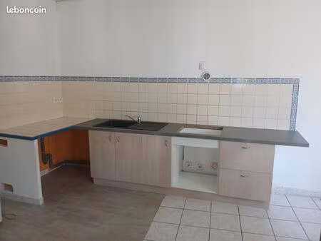 t3 économique/isolé  clim  cuisine meublée  88m2  centre ville