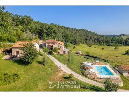 ancien corps de ferme réhabilité dans un environnement naturel préservé