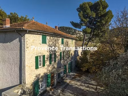 mas vigneron sur 1 8ha de terrain