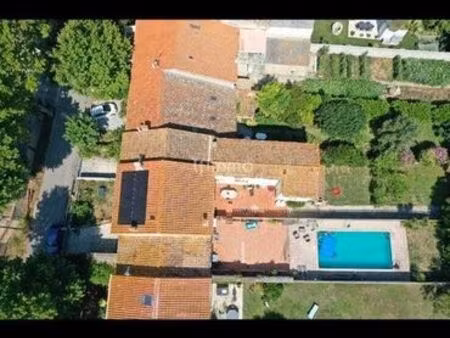 maison 9 pièces 260 m²