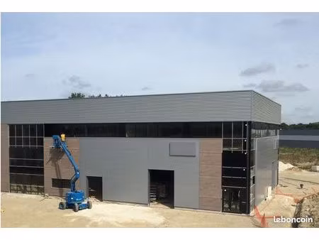 local d'activité 427 m²