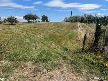 terrain 750 m² pérouges