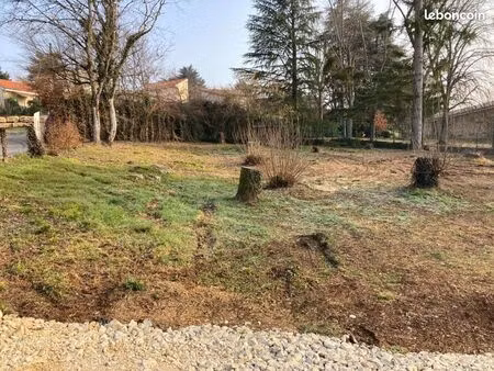 terrain 735 m² meximieux