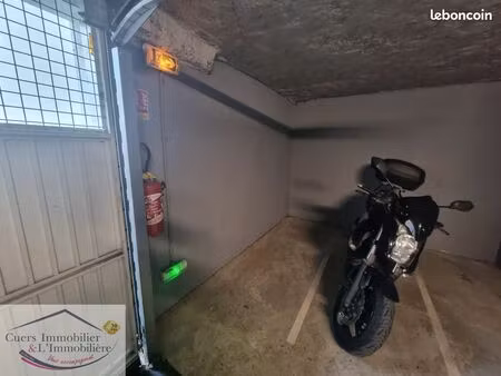 parking/box 3 m² solliès-pont