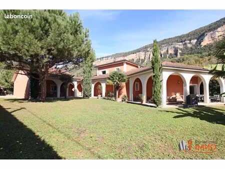 villa 6 pièces 200 m²