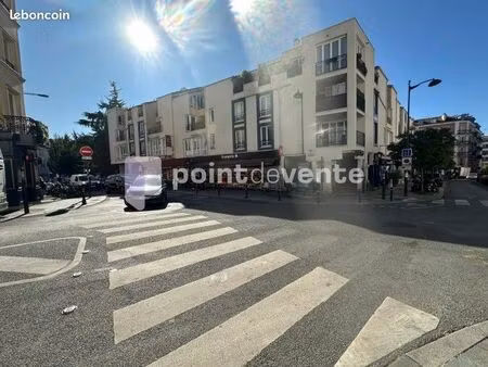 local commercial 236 m²