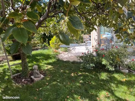 à vendre maison 120m/2. 1 étage  5 pièces  4 chambres  2 salles d’eau  1 garage fermé  por