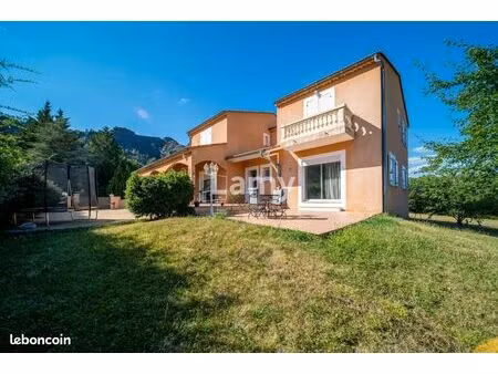 maison 6 pièces 254 m²