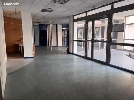 local d'activité 672 m²