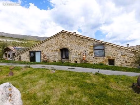 propriété 5 pièces 203 m²