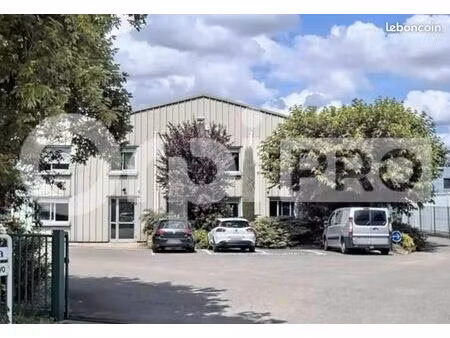 local d'activité 1 169 m²