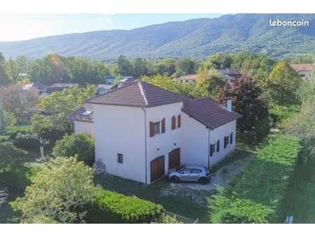 maison 6 pièces 193 m²