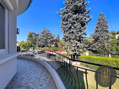 villa de luxe à vendre dans le quartier aventuriere-simandre