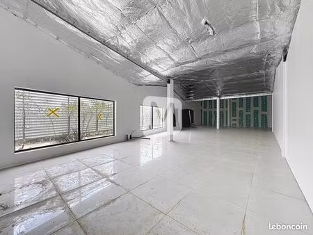 local commercial 134 m² matoury