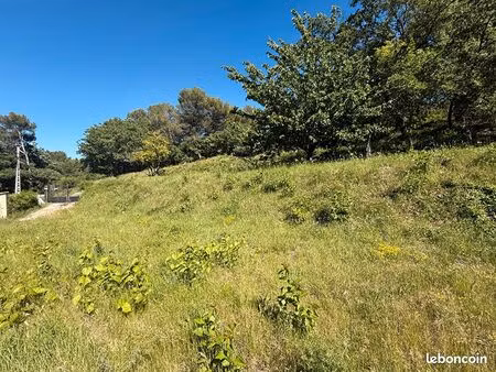 terrain 709 m² la roque d antheron