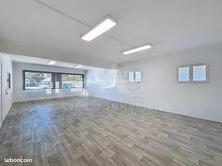 bureaux 54 m² cabannes