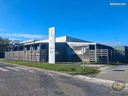 local 620 m² pauillac