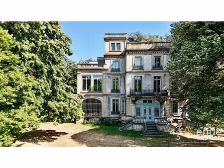 château à vendre dans le quartier sud est