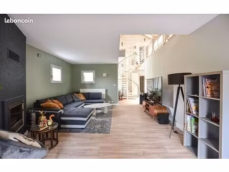 maison 9 pièces 208 m²