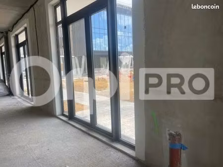 local commercial 231 m²
