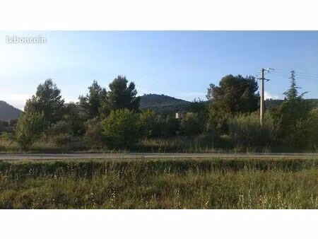 terrain constructible/à bâtir de 1640m2