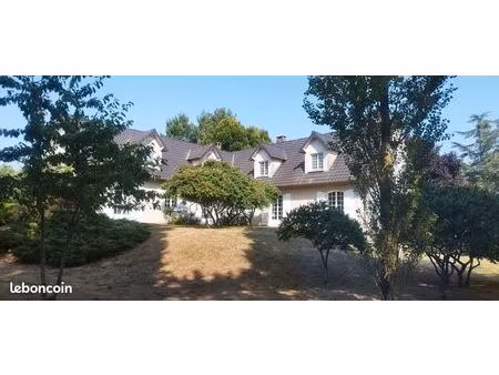 maison. 8 pièces. 260m2