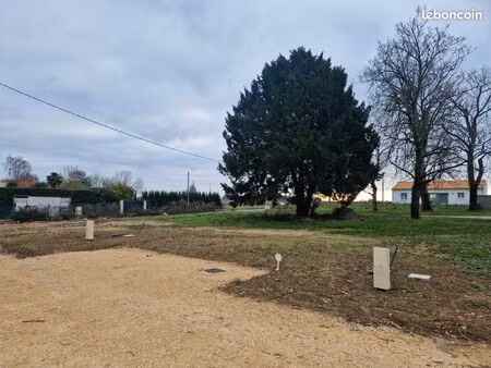 terrain 430 m² gemozac