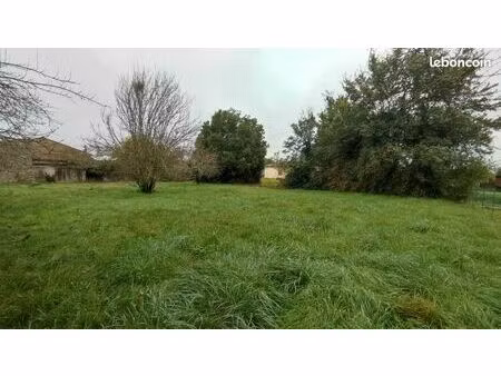 terrain 820 m² gemozac