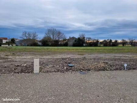 terrain 489 m² montils